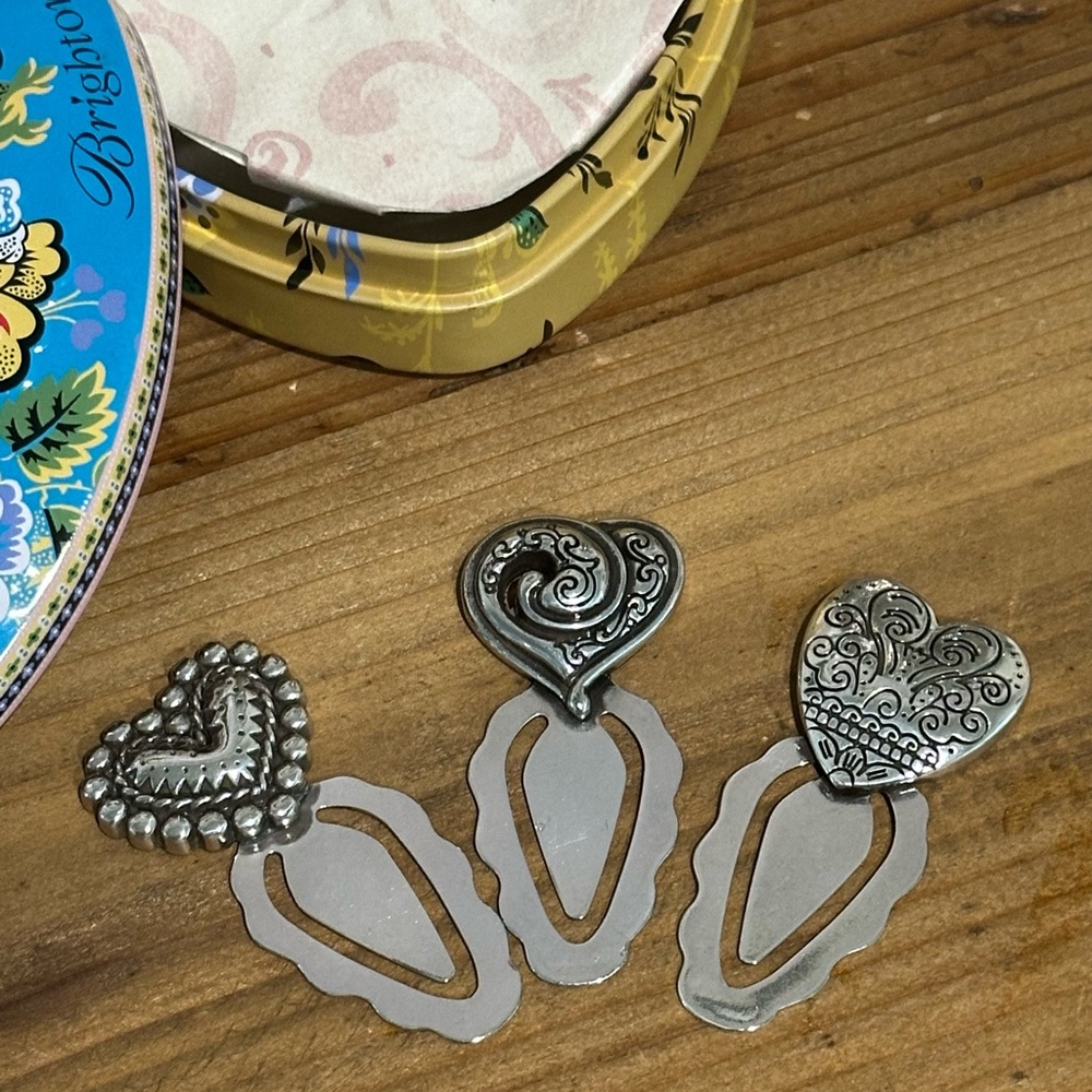 Brighton Heart Floral Tin Box with 3 Silver Heart Pagemarkers/Bookmarks - Picture 5 of 11